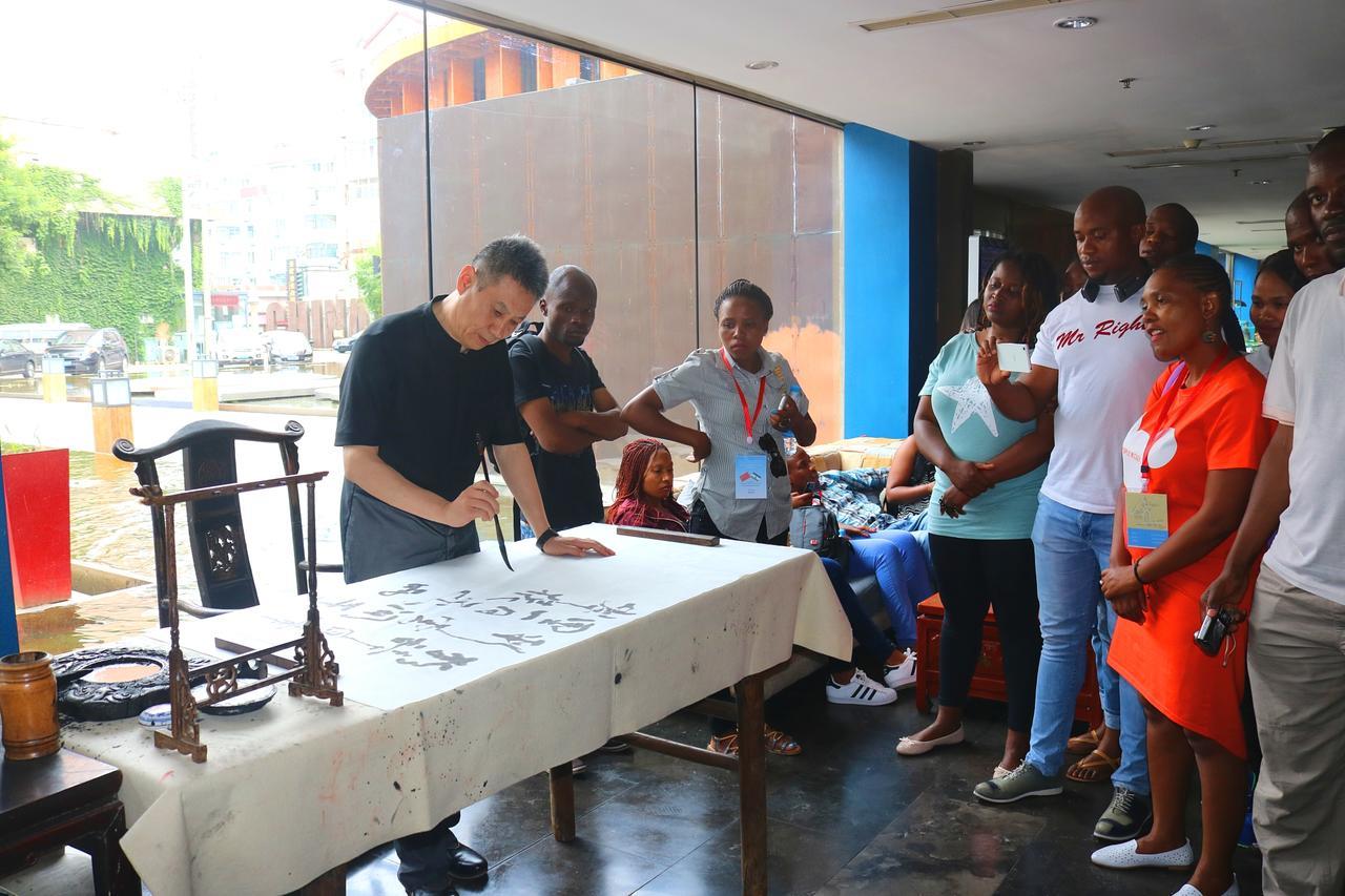 China Community Culture & Art Hotel Циндао Экстерьер фото